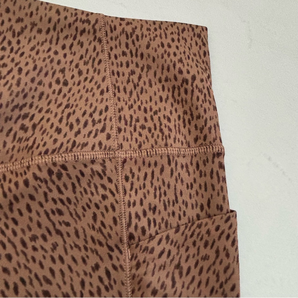 Athleta Salutation Stash Pocket 7/8 Tights Leggings Shanti Animal Beige Large - Picture 10 of 13